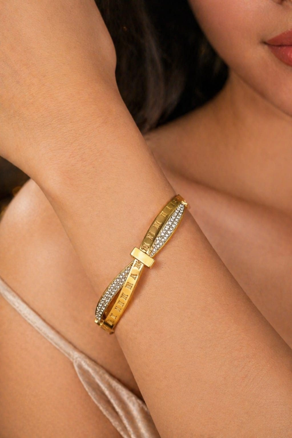 Roman Numeral Crystal Nail Bracelet (Gold)