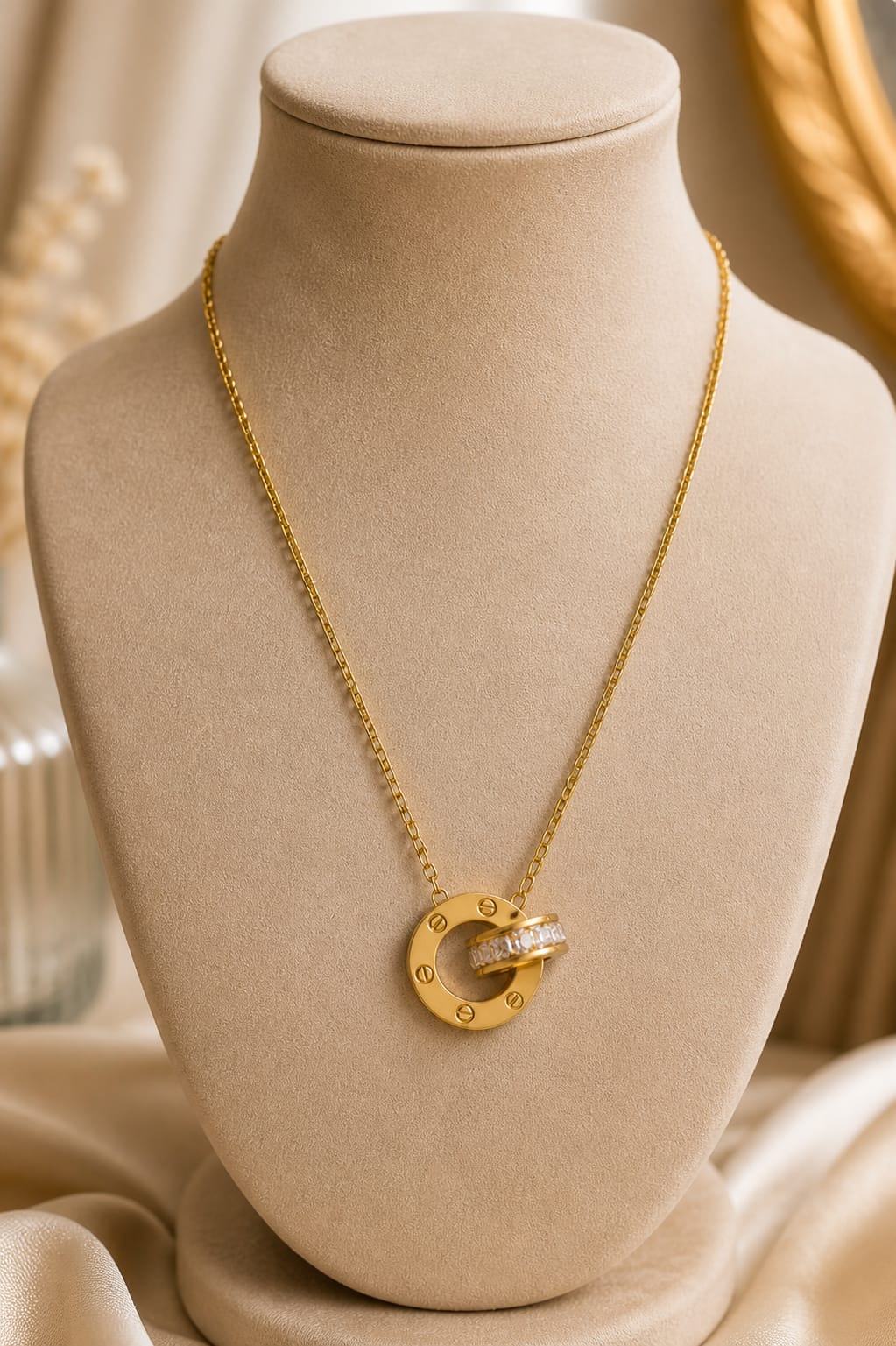 Interlocked Circle Pendant Necklace