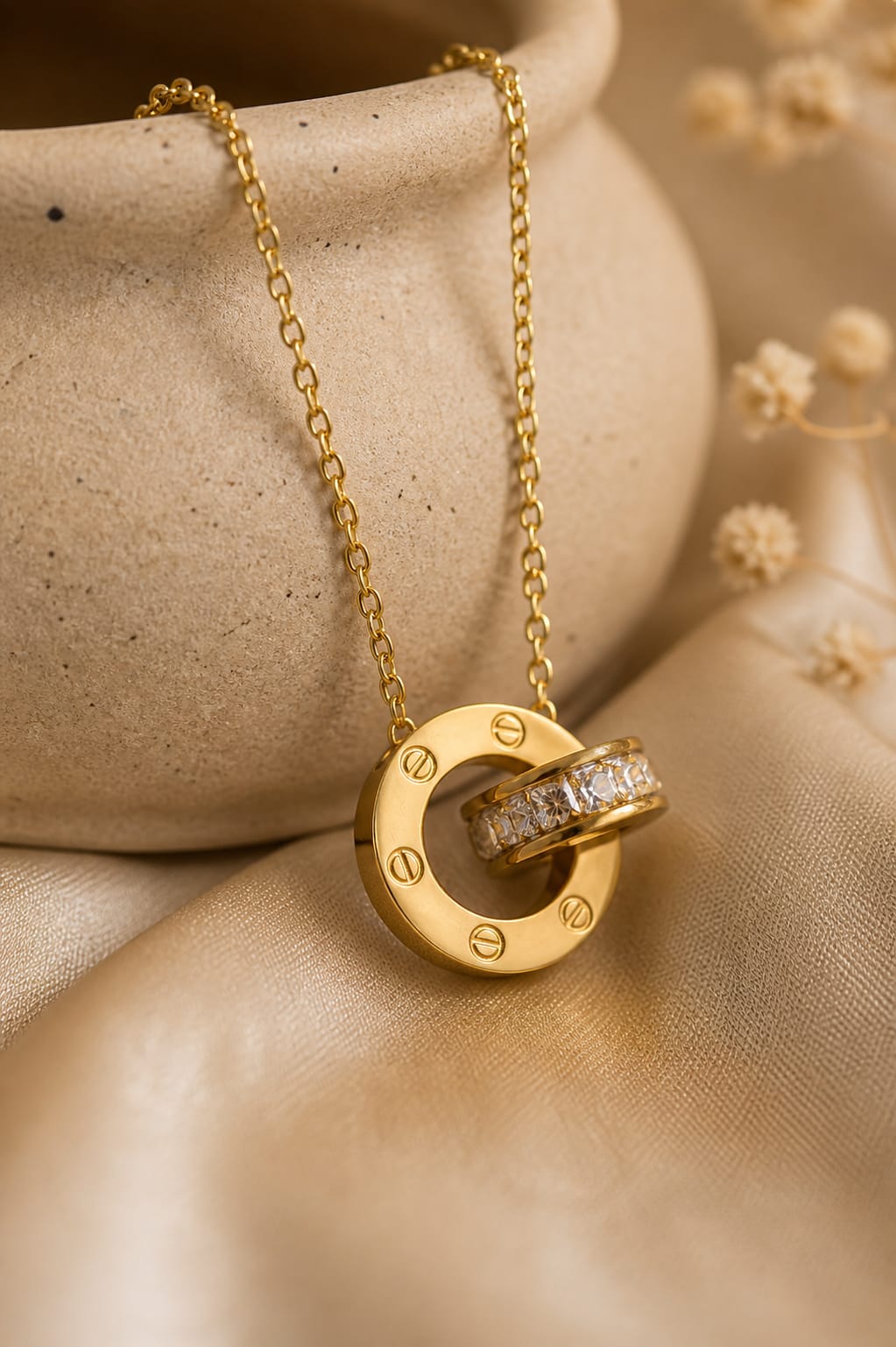 Interlocked Circle Pendant Necklace